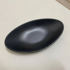 Um Elegante Porta-Joias e Porta-Chaves Oval Preto, uma Caixa de Armazenamento em Melamina Fashion, Perfeita para Anéis, Chaves e Ornamentos, Ideal para Várias Festas. (Não Adequado para Contacto com Alimentos)