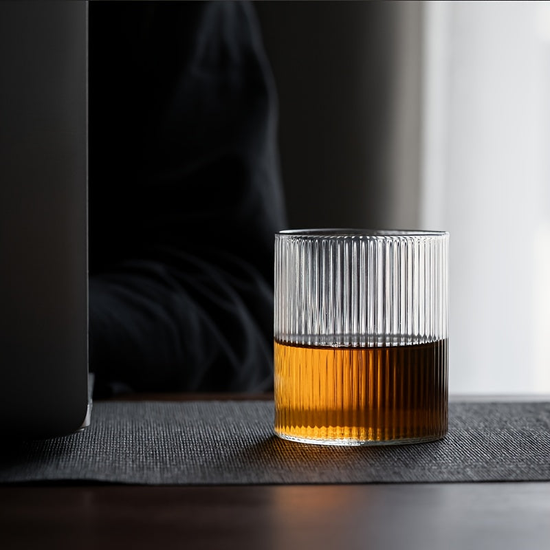 Conjunto de 2/4 Copos de Vidro com Listras Verticais, 320ml, Copos de Vidro Transparente, Copos com Listras Verticais para Beber Bebidas Domésticas, Leite, Suco e Café com Facilidade, Design com Altura de 8,5cm, Copos de Vidro Texturizado Transparente