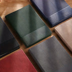 Um Caderno A5 Costurado Personalizável com um Design Elegante, Perfeito para Anotações de Negócios e Criativas
