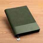 Um Caderno A5 Costurado Personalizável com um Design Elegante, Perfeito para Anotações de Negócios e Criativas
