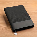 Um Caderno A5 Costurado Personalizável com um Design Elegante, Perfeito para Anotações de Negócios e Criativas