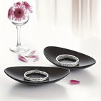 Um Elegante Porta-Joias e Porta-Chaves Oval Preto, uma Caixa de Armazenamento em Melamina Fashion, Perfeita para Anéis, Chaves e Ornamentos, Ideal para Várias Festas. (Não Adequado para Contacto com Alimentos)
