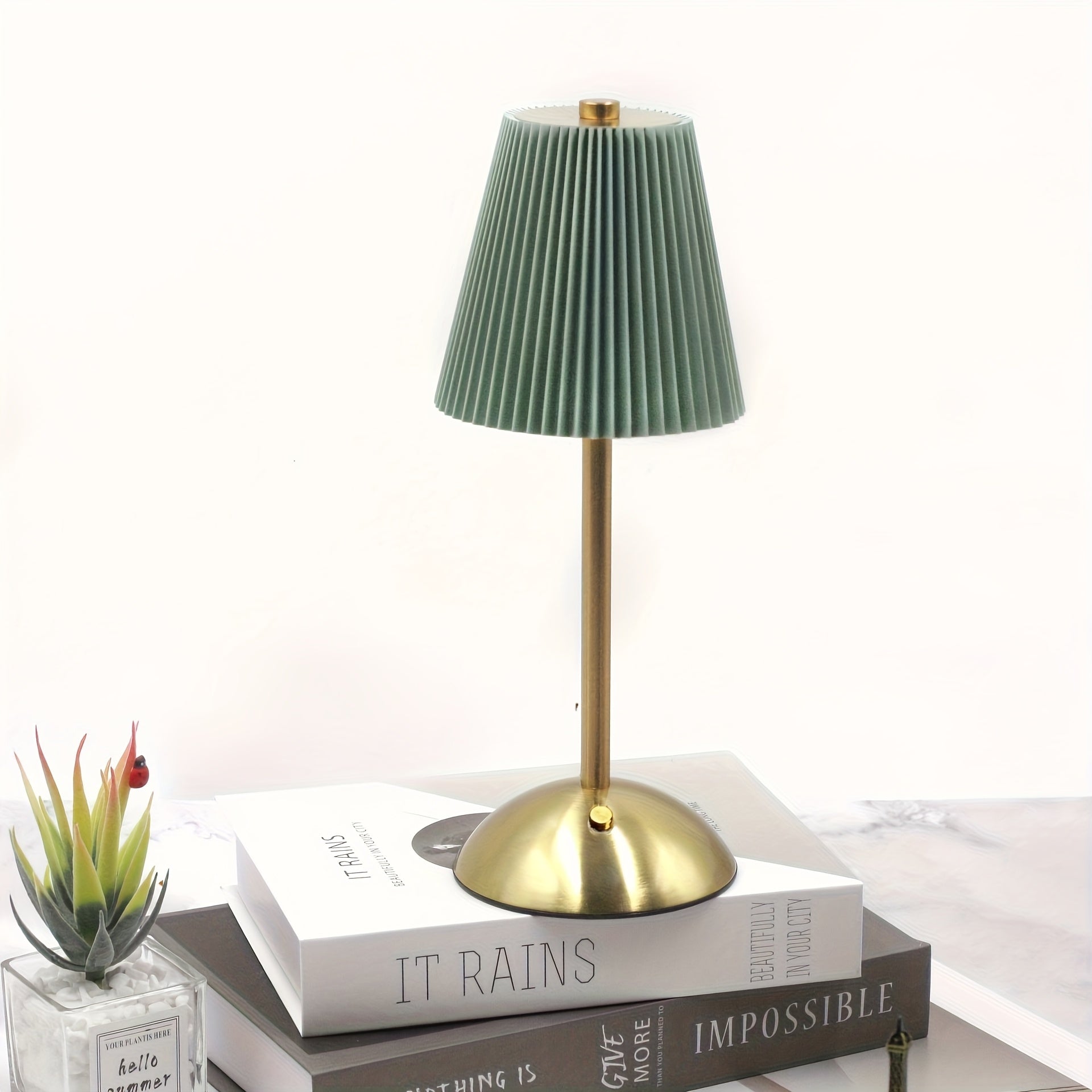 Luminária de Mesa LED Moderna com Pregas, Toque para Ligar/Desligar, 3 Temperaturas de Cor, Brilho Ajustável, Recarregável via USB (Sem Plugue), Uso Interno, Base de Metal, Abajur de Tecido Pregado - Luminária para Casa e Escritório