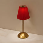 Luminária de Mesa LED Moderna com Pregas, Toque para Ligar/Desligar, 3 Temperaturas de Cor, Brilho Ajustável, Recarregável via USB (Sem Plugue), Uso Interno, Base de Metal, Abajur de Tecido Pregado - Luminária para Casa e Escritório